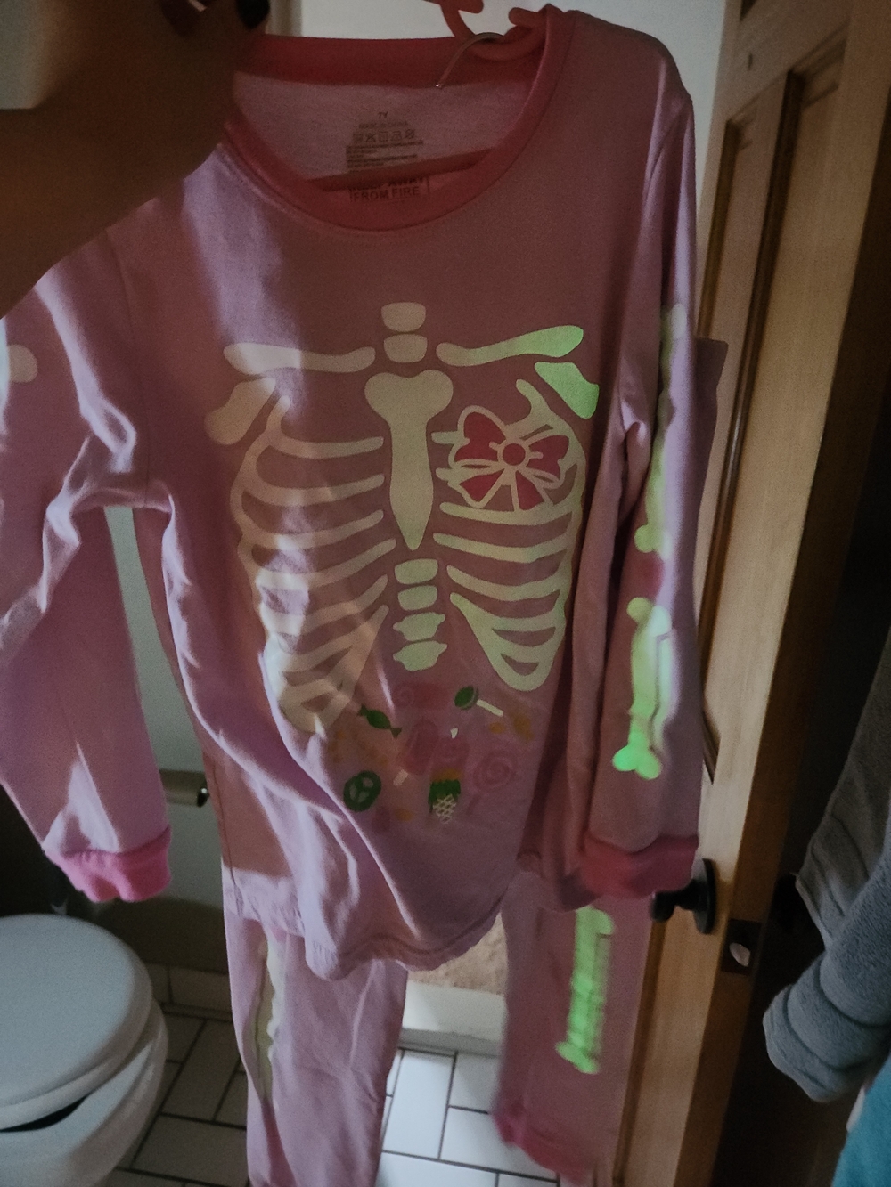 Girls' Pink Skeleton Glow Pajama Set - Picture 3 of 4